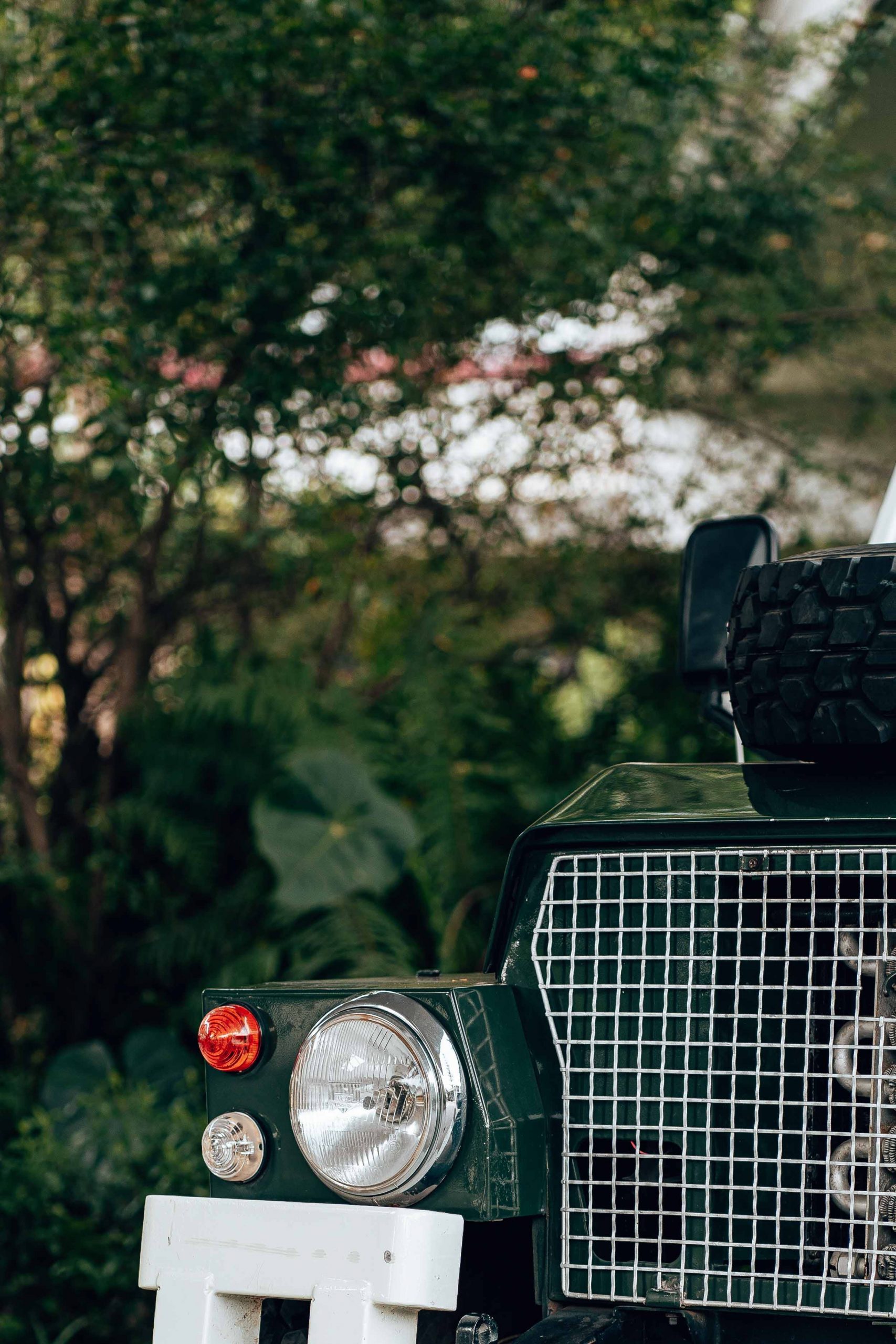 The Timeless Elegance: The History Behind the Land Rover Grille and Logo